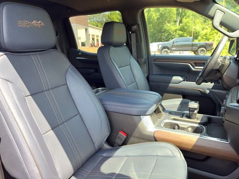 Used 2023 Chevrolet Silverado 1500 High Country w/ Technology Package AWD/4WD image 15