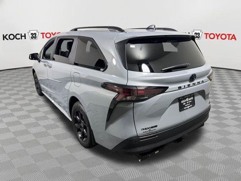Certified 2025 Toyota Sienna XLE Woodland Edition AWD/4WD image 6