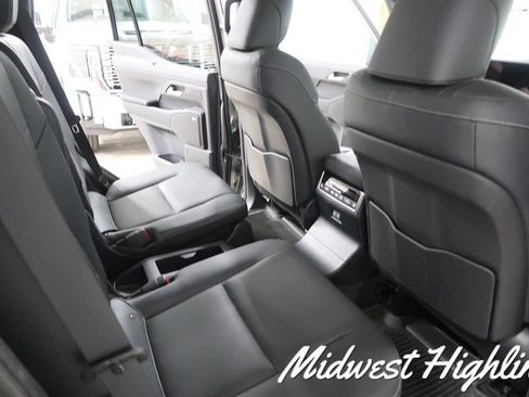 Used 2024 Lexus GX 550 w/ Accessory Package (2T) AWD/4WD image 38