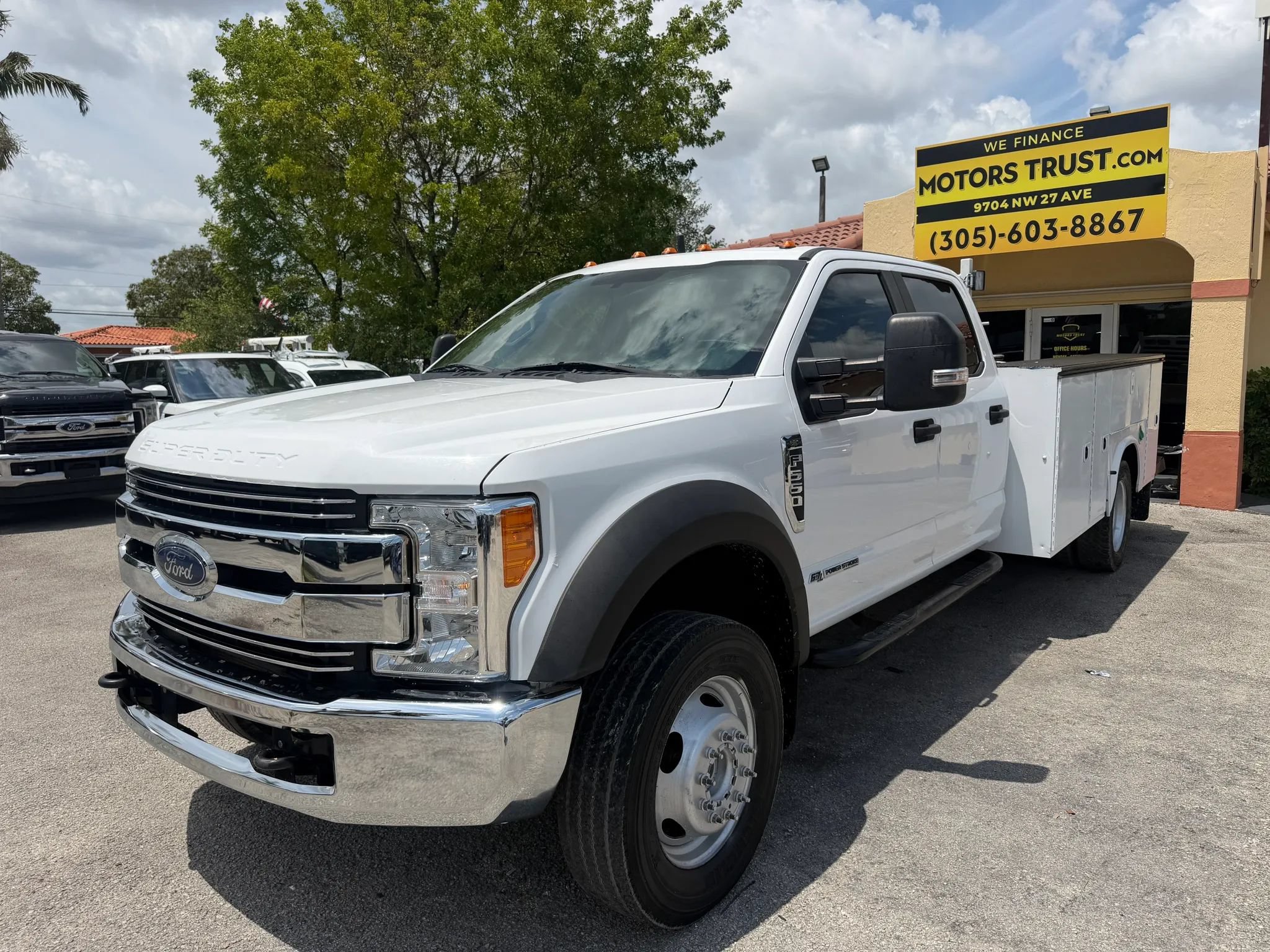 Used 2017 Ford F550 4x4 Crew Cab Super Duty image 2