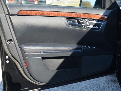 Used 2010 Mercedes-Benz S 550 S 550 4MATIC Sedan 4D image 26