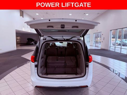 Used 2017 Chrysler Pacifica Touring Plus w/ Tire & Wheel Group image 5