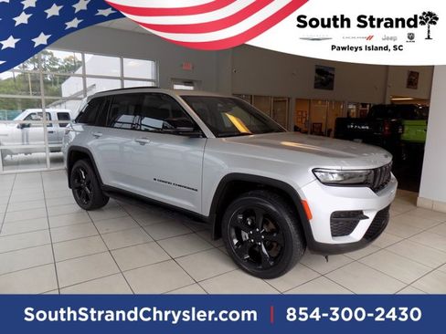 Certified 2023 Jeep Grand Cherokee Altitude image 1