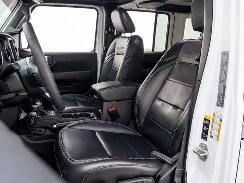 Used 2023 Jeep Wrangler Unlimited Sahara w/ Cold Weather Group image 16