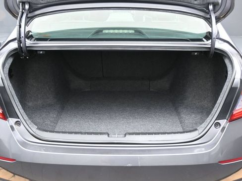 Used 2018 Honda Accord EX image 16