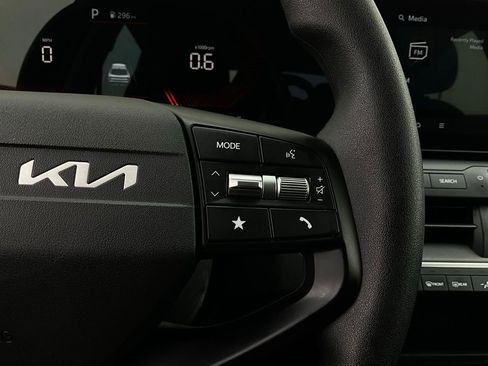 Used 2025 Kia K4 LXS image 34
