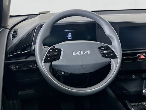 Used 2025 Kia Niro LX image 18