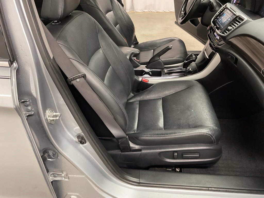 Used 2017 Honda Accord Touring image 39