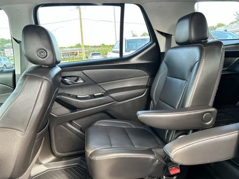 Used 2021 Chevrolet Traverse LT w/ LT Premium Package AWD/4WD image 18