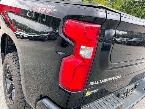 Used 2021 Chevrolet Silverado 1500 LT Trail Boss w/ Convenience Package II AWD/4WD image 32