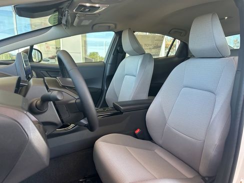 New 2026 Toyota Prius FWD image 9