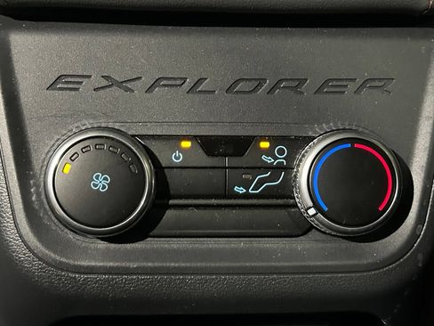Used 2025 Ford Explorer Active w/ Active Comfort Package AWD/4WD image 89