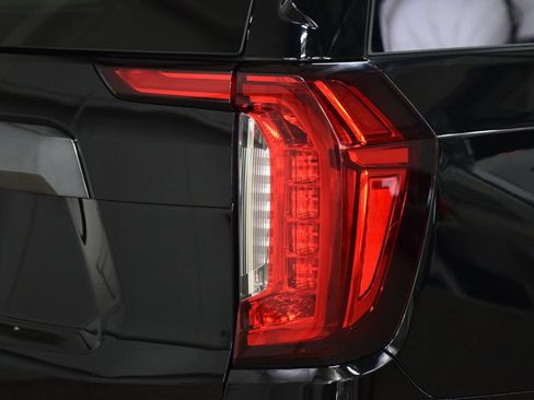 Used 2023 GMC Yukon XL AT4 w/ AT4 Premium Package AWD/4WD image 21