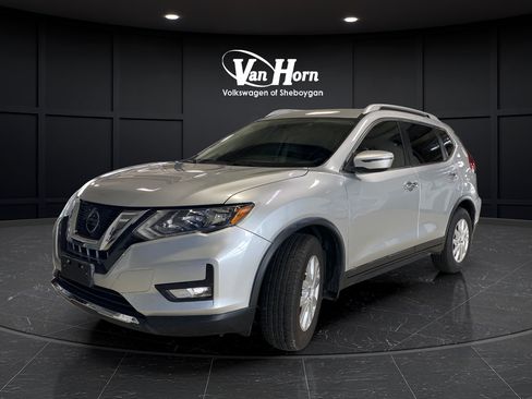 Used 2017 Nissan Rogue SV FWD image 3
