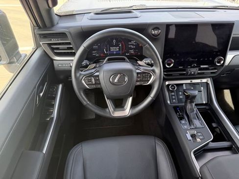 Used 2024 Lexus GX 550 image 27