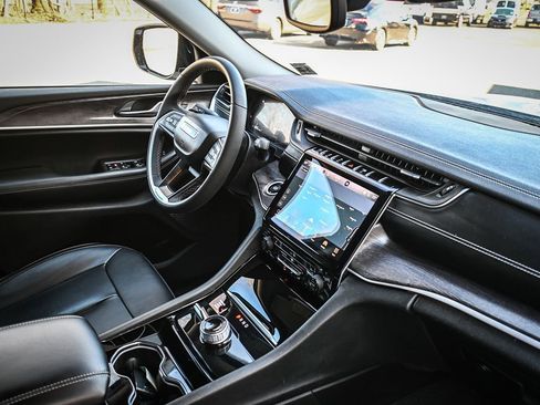 Used 2023 Jeep Grand Cherokee L Limited image 20