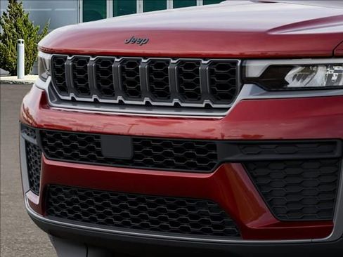 New 2026 Jeep Grand Cherokee Altitude AWD/4WD image 11