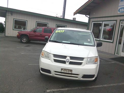 Used 2010 Dodge Grand Caravan SE image 9