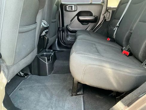 Used 2018 Jeep Wrangler Unlimited Sport S image 14