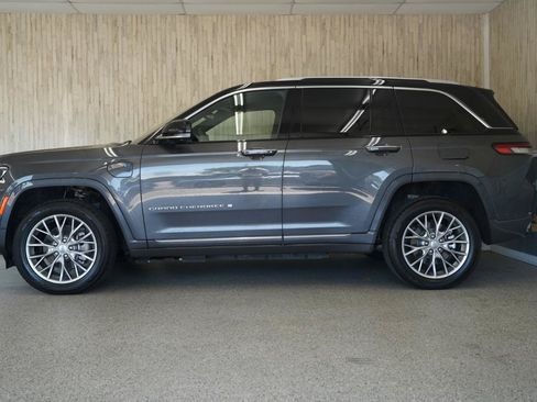 Used 2022 Jeep Grand Cherokee Summit w/ Advanced Protech Group IV AWD/4WD image 5