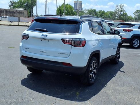 Used 2025 Jeep Compass Limited AWD/4WD image 2
