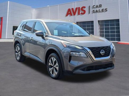 Used 2023 Nissan Rogue SV image 3