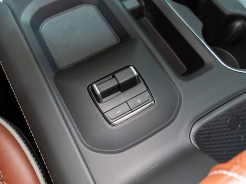 Used 2025 GMC Sierra 2500 Denali Ultimate image 30