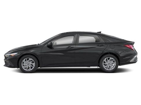 Used 2024 Hyundai Elantra SEL FWD image 3