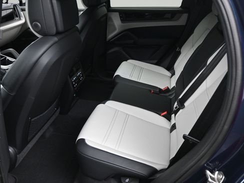 Certified 2026 Porsche Cayenne Coupe AWD/4WD image 7