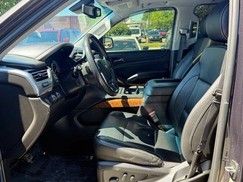 Used 2018 Chevrolet Suburban Premier w/ RST Edition AWD/4WD image 11