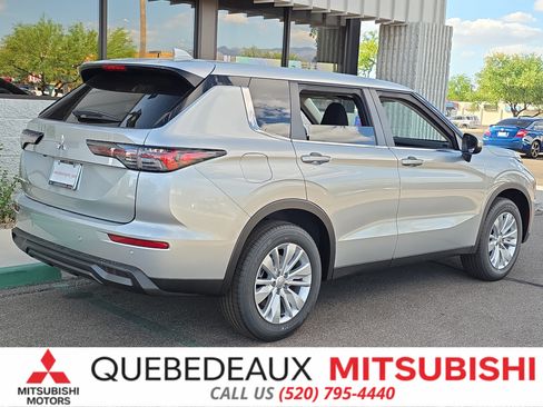 New 2026 Mitsubishi Outlander ES FWD image 7