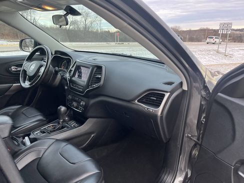 Used 2019 Jeep Cherokee Latitude Plus w/ Cold Weather Group image 37