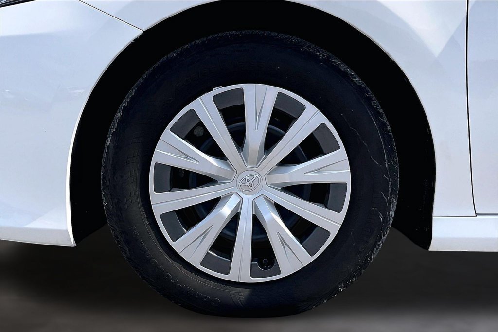 Used 2021 Toyota Camry LE w/ Audio Upgrade Package FWD image 33