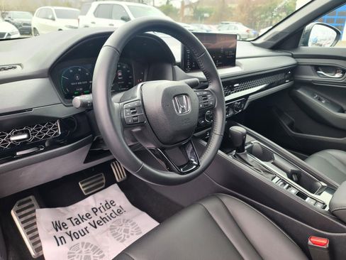 Used 2025 Honda Accord Sport image 11