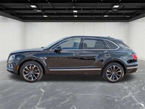 Used 2018 Bentley Bentayga image 2
