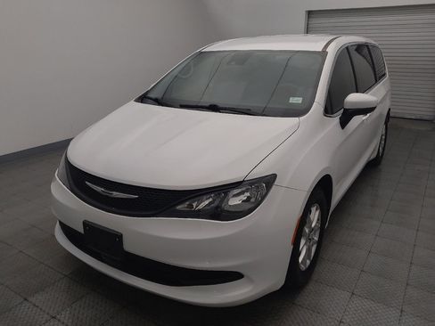 Used 2023 Chrysler Voyager LX FWD image 15