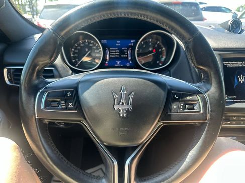Used 2018 Maserati Levante GranLusso AWD/4WD image 9
