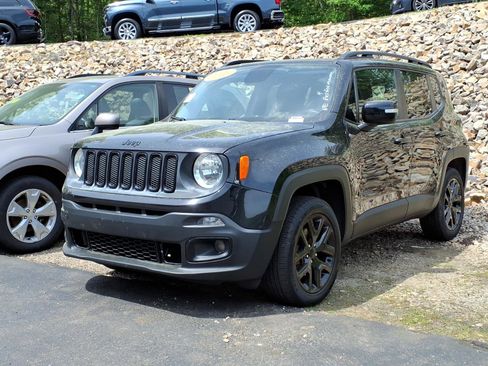 Used 2016 Jeep Renegade Latitude AWD/4WD image 3