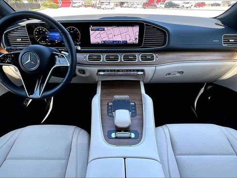 Used 2025 Mercedes-Benz GLS 450 4MATIC image 16