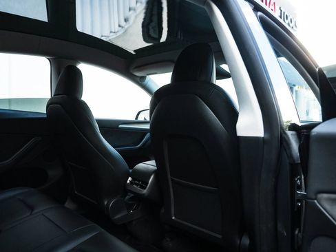 Used 2023 Tesla Model Y 2WD image 22