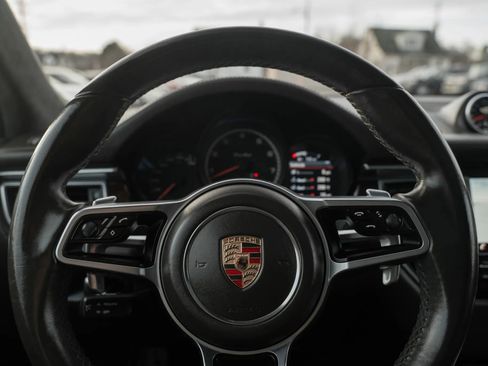Used 2015 Porsche Macan Turbo image 24