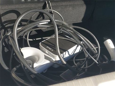 Used 2022 Chrysler Pacifica Touring-L image 9