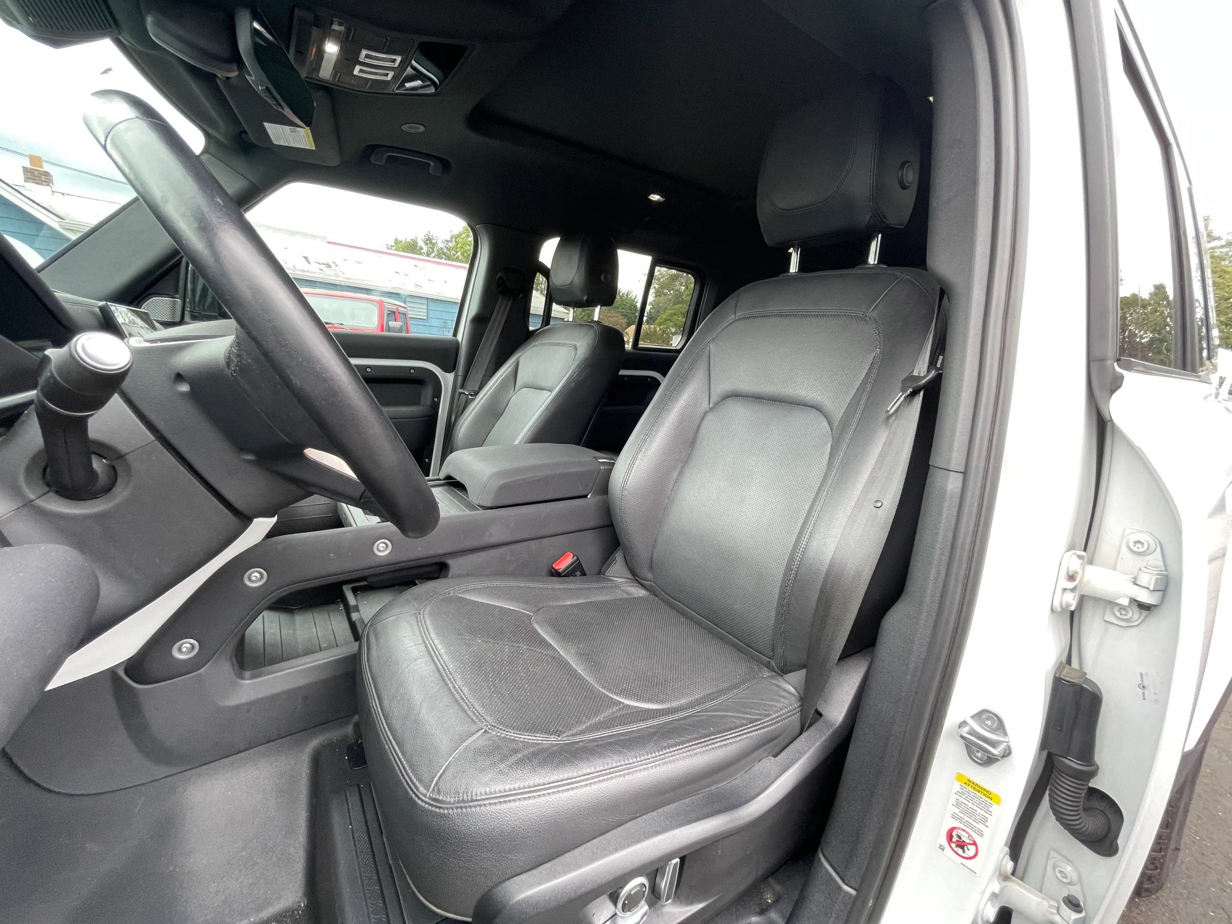 Used 2023 Land Rover Defender 130 SE AWD/4WD image 10