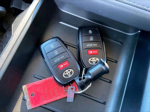 Used 2024 Toyota Tundra Limited image 14