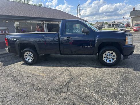 Used 2011 Chevrolet Silverado 1500 W/T w/ LS Package AWD/4WD image 2