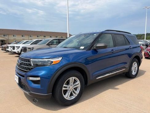 Used 2020 Ford Explorer XLT w/ Equipment Group 202A AWD/4WD image 7