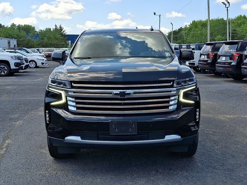 Used 2023 Chevrolet Suburban High Country AWD/4WD image 2
