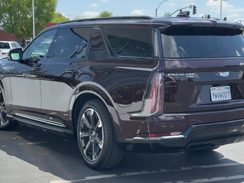 Used 2026 Cadillac Escalade IQL Sport 2 AWD/4WD image 7