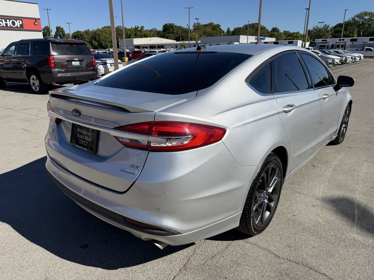 Used 2018 Ford Fusion SE w/ Equipment Group 201A FWD image 3