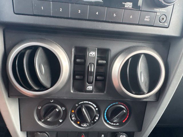 Used 2010 Jeep Wrangler Unlimited Sport AWD/4WD image 17